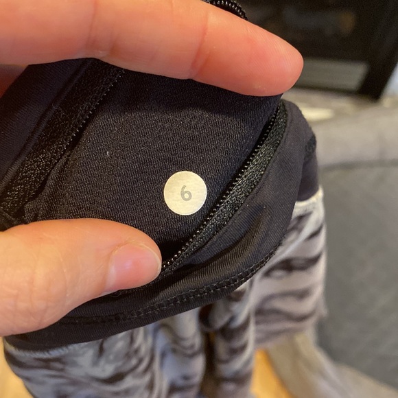 lululemon Inspire Crops II Granite Marble pattern - Picture 5 of 5